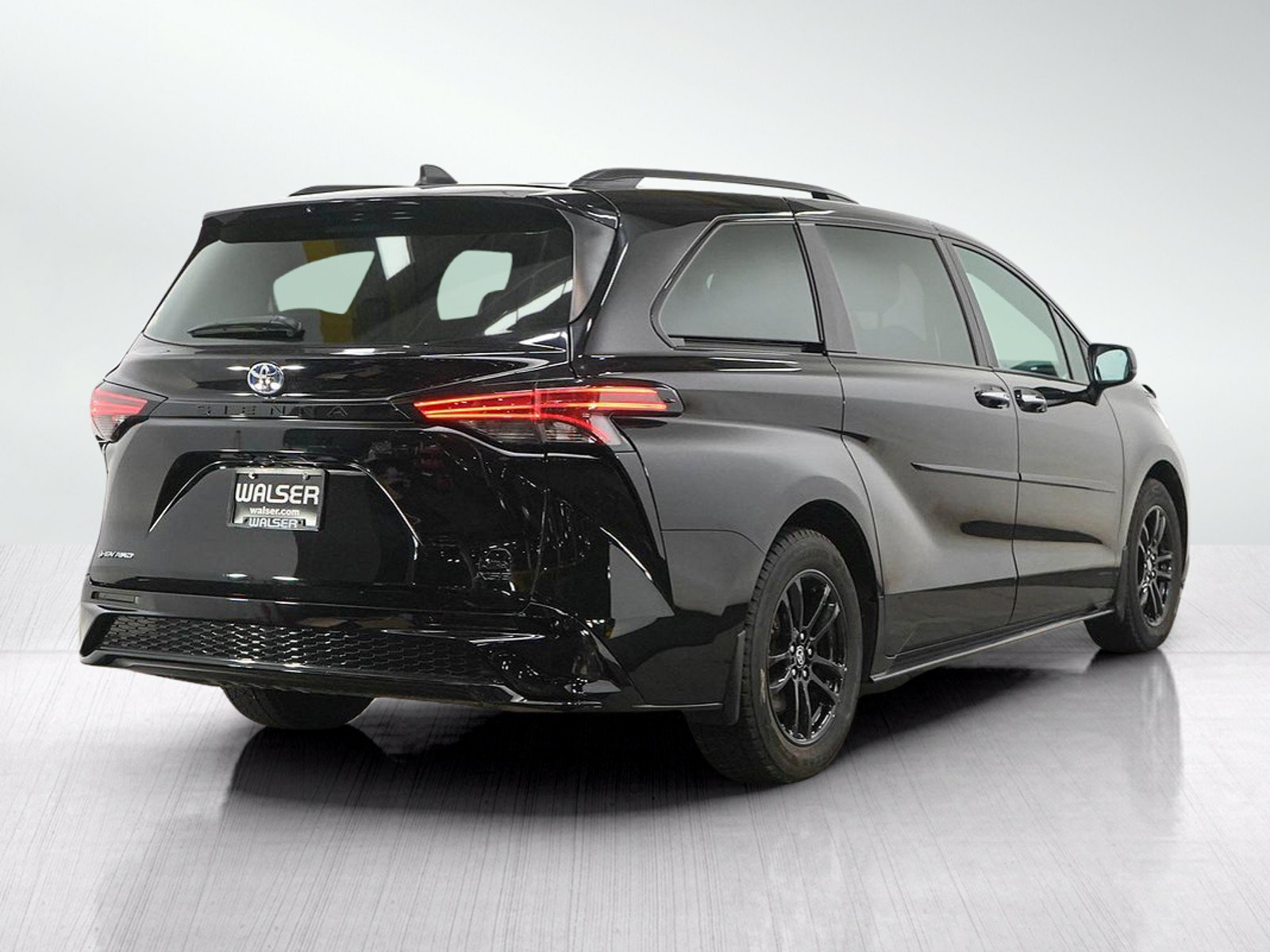 Used 2025 Toyota Sienna XSE AWD/4WD image 6