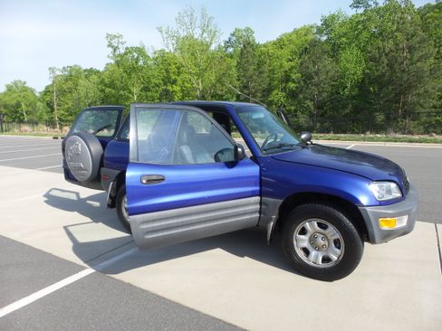 Used 1998 Toyota RAV4 2WD 2-Door image 38
