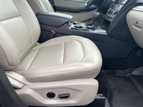 Used 2019 Ford Explorer XLT w/ Equipment Group 202A image 28