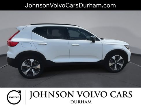 Used 2023 Volvo XC40 B5 Plus w/ Driver Assist Package AWD/4WD image 9