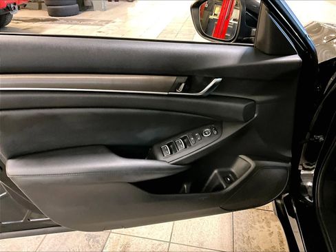 Used 2019 Honda Accord LX image 9