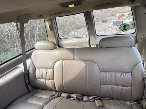 Used 1999 Chevrolet Suburban 2WD w/ Preferred Equipment Group 3 image 10