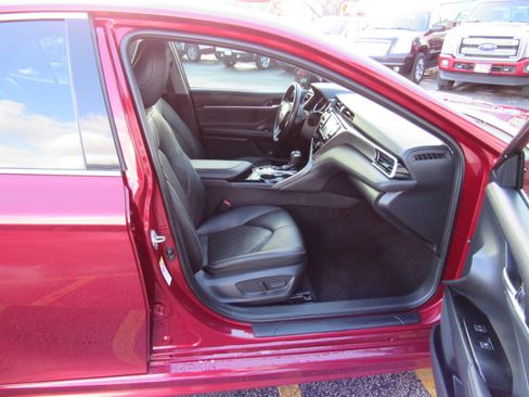 Used 2018 Toyota Camry XSE image 24