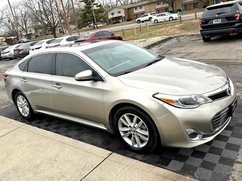 Used 2014 Toyota Avalon XLE Premium image 2