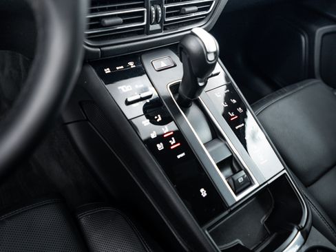 Certified 2023 Porsche Macan AWD/4WD image 14