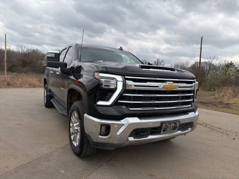 Used 2024 Chevrolet Silverado 2500 LTZ w/ LTZ Convenience Package image 16