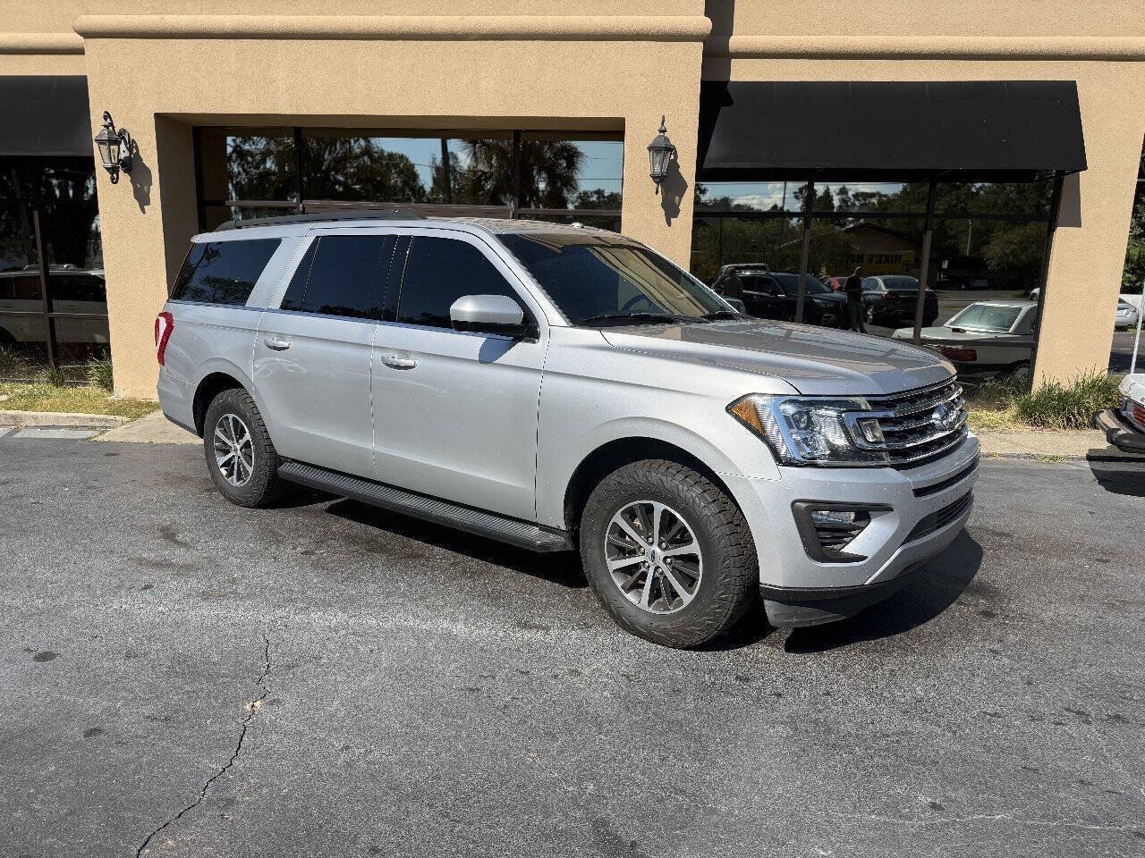 Used 2019 Ford Expedition Max XLT RWD image 2