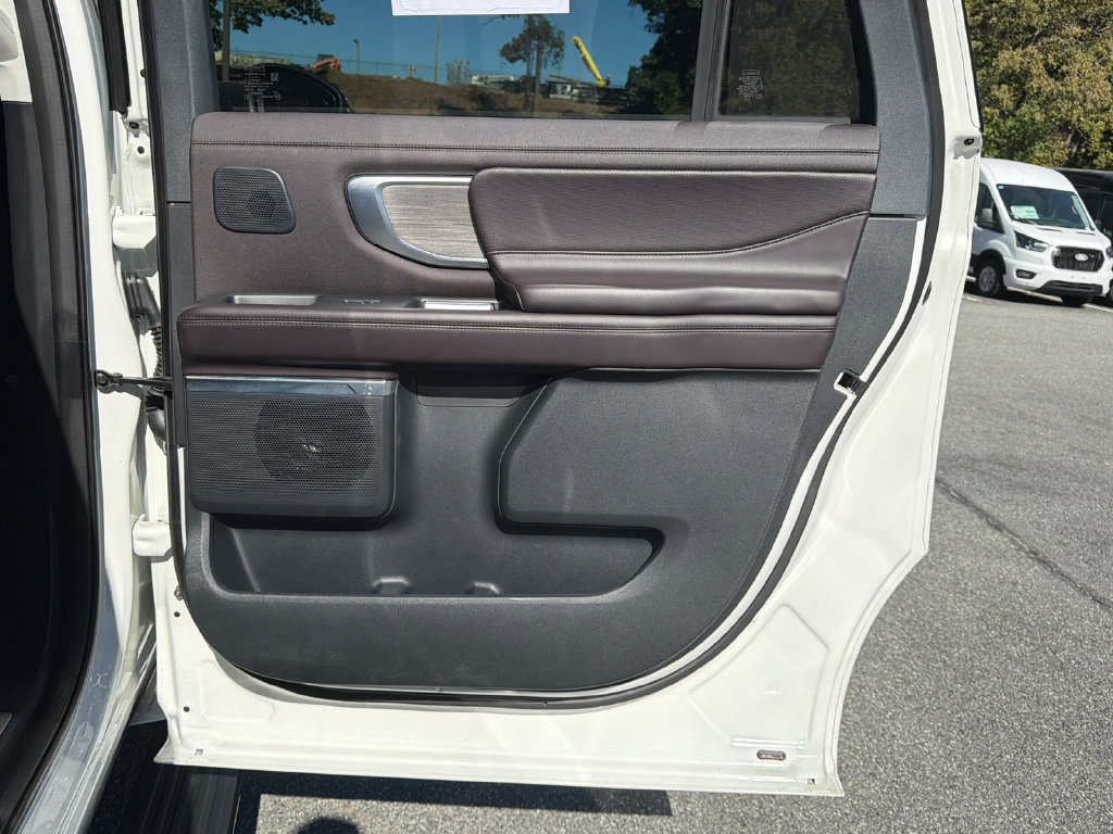 Used 2025 Ford Expedition Max Platinum w/ Platinum Ultimate Package AWD/4WD image 17