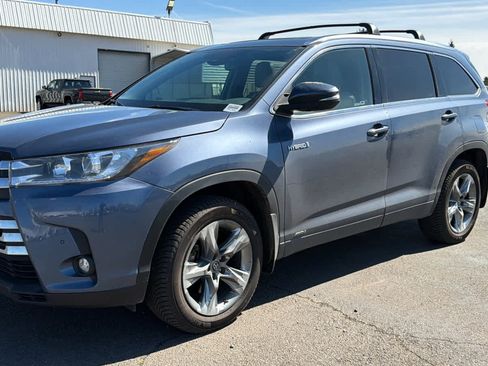 Used 2019 Toyota Highlander Limited Platinum image 2