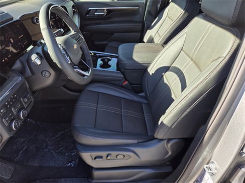 New 2025 Chevrolet Suburban High Country image 6