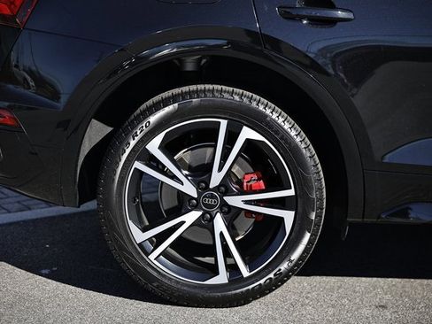 Certified 2025 Audi Q5 2.0T Premium Plus w/ Premium Plus Package image 6