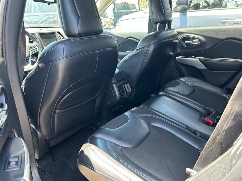 Used 2018 Jeep Cherokee Latitude Plus FWD image 15