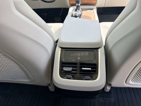 Used 2022 Volvo XC90 T6 Momentum w/ Advanced Package AWD/4WD image 18