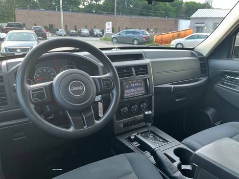 Used 2012 Jeep Liberty Sport AWD/4WD image 8