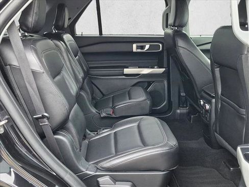 Used 2021 Ford Explorer XLT w/ Equipment Group 202A AWD/4WD image 19