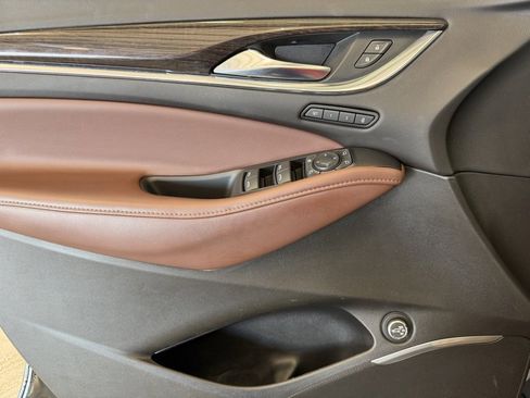 Used 2021 Buick Enclave Avenir w/ Avenir Technology Package image 24