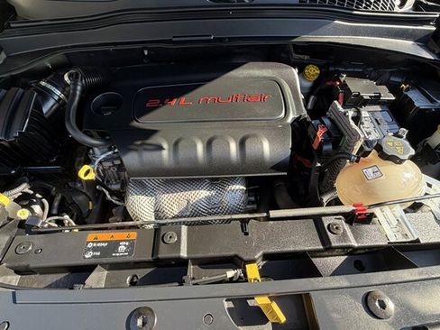 Used 2016 Jeep Renegade Latitude AWD/4WD image 16