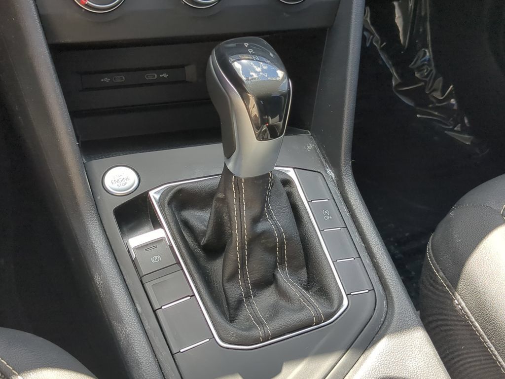 Certified 2022 Volkswagen Taos SE FWD image 24