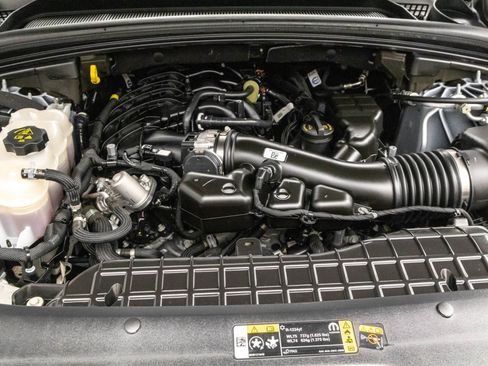 Used 2023 Jeep Grand Cherokee Laredo X image 43