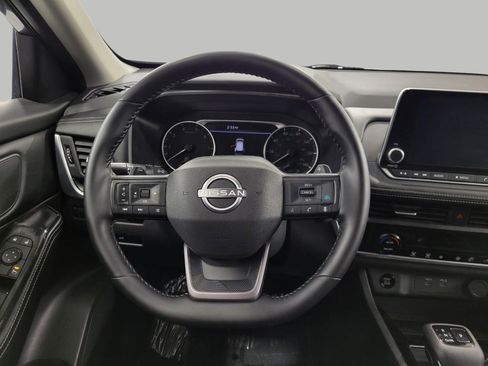 Used 2025 Nissan Rogue SV image 12