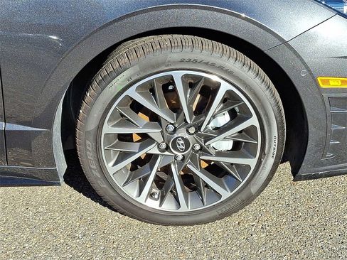 Used 2022 Hyundai Sonata Limited w/ Preferred Accessory Package image 9