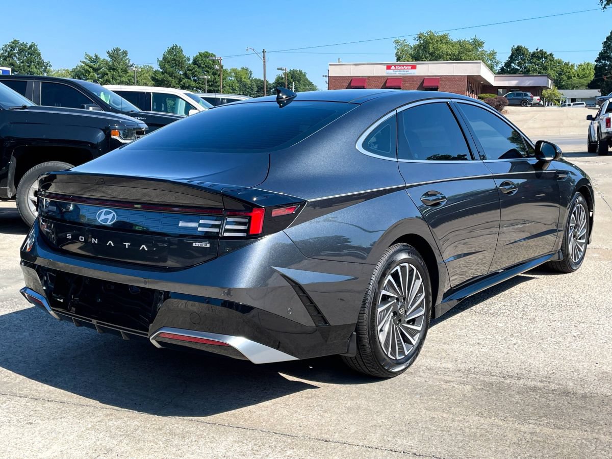 Used 2025 Hyundai Sonata Limited FWD image 6