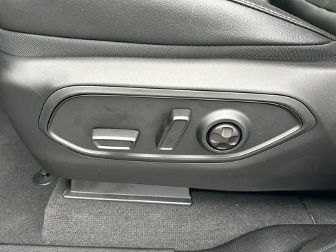 New 2025 Jeep Grand Cherokee Altitude image 21