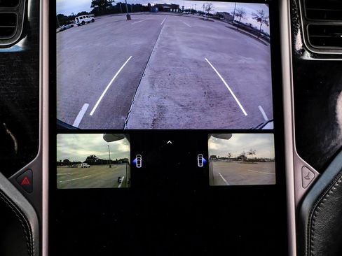 Used 2018 Tesla Model X 75D image 27