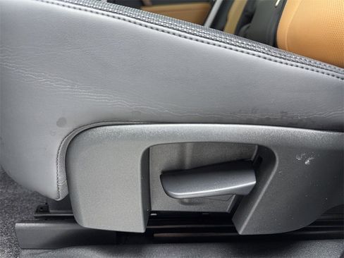 Used 2024 Land Rover Defender 130 X-Dynamic SE image 62