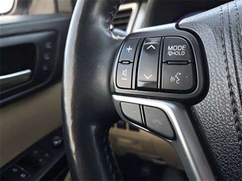 Used 2018 Toyota Highlander Limited Platinum image 29