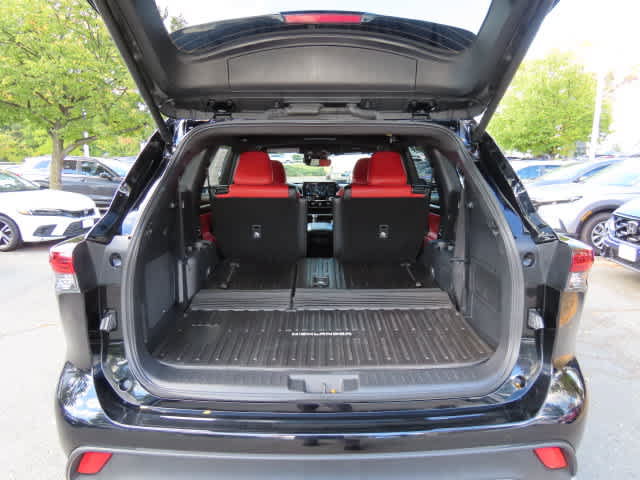 Used 2025 Toyota Highlander XSE AWD/4WD image 12