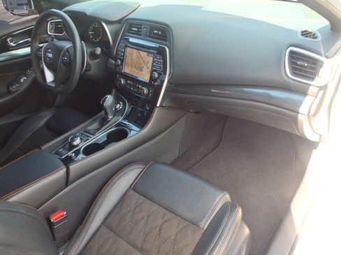 Used 2021 Nissan Maxima SR w/ Sport Mat Group FWD image 10