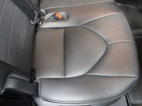 Used 2021 Toyota Highlander XLE image 28