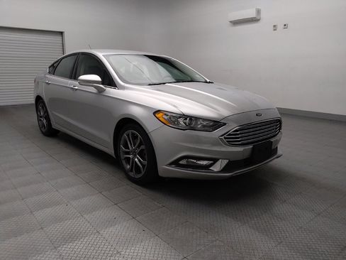 Used 2017 Ford Fusion SE w/ Equipment Group 201A image 13