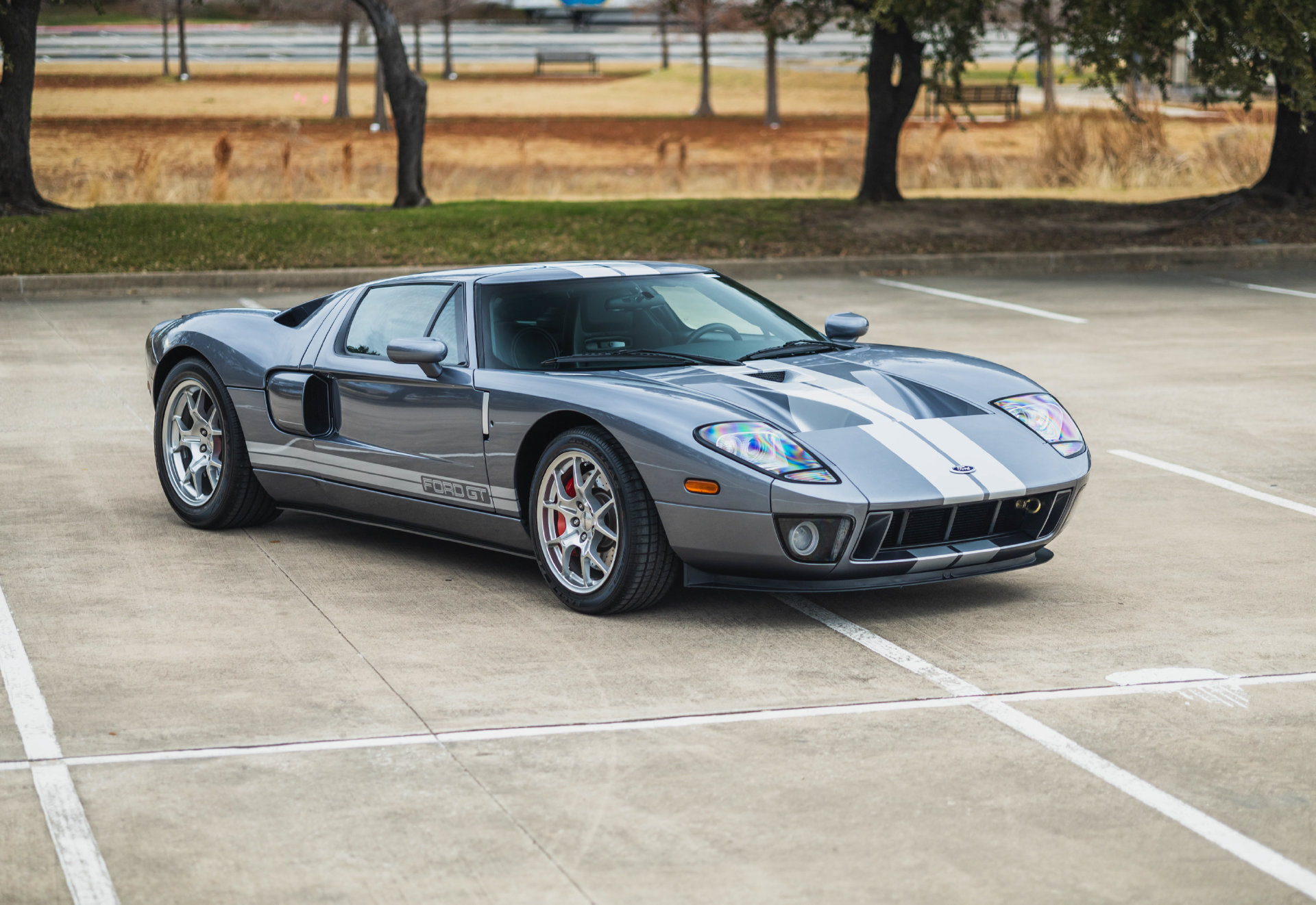 Used 2006 Ford GT RWD image 38