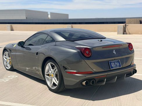Used 2015 Ferrari California T RWD image 9
