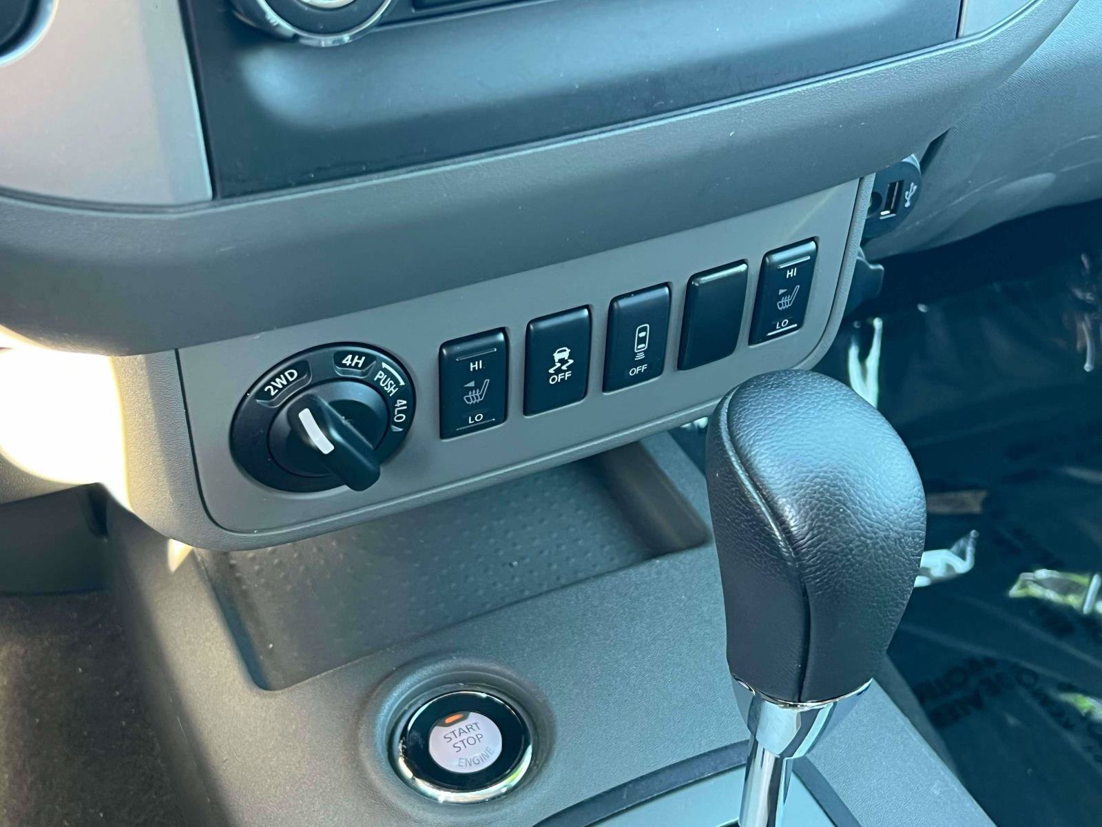 Used 2021 Nissan Frontier SV w/ Midnight Edition Floor Mats AWD/4WD image 13