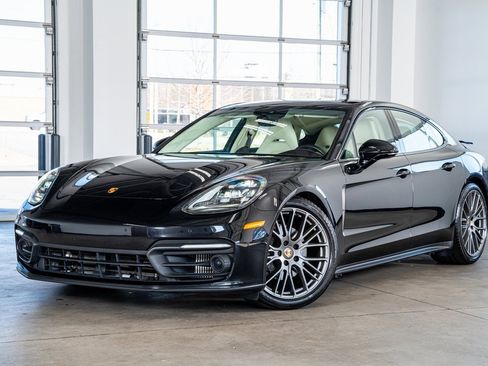 Used 2023 Porsche Panamera Platinum Edition image 2