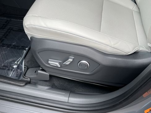 Certified 2025 Hyundai Santa Fe SEL image 18