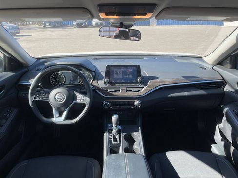 Used 2025 Nissan Altima 2.5 SV image 34