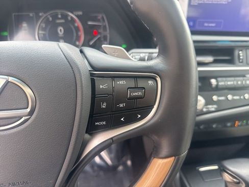 Certified 2025 Lexus ES 300h w/ Accessory Package (Z2) image 19