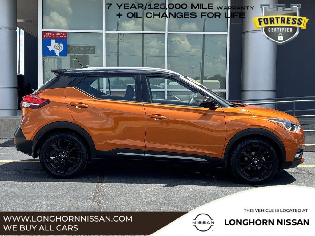 Used 2020 Nissan Kicks SR w/ SR Premium Package FWD image 2