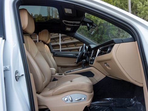 Certified 2023 Porsche Macan S image 53