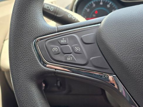 Used 2017 Chevrolet Cruze LT image 6