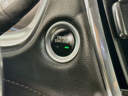 Used 2020 Chevrolet Traverse LT FWD image 19