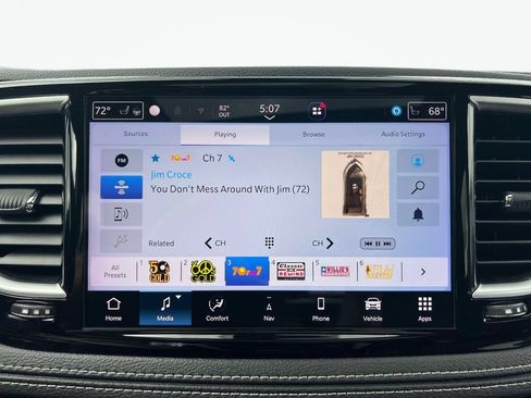 Used 2023 Chrysler Pacifica Limited FWD image 28