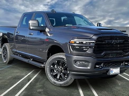 New 2026 RAM 2500 Laramie AWD/4WD image 13