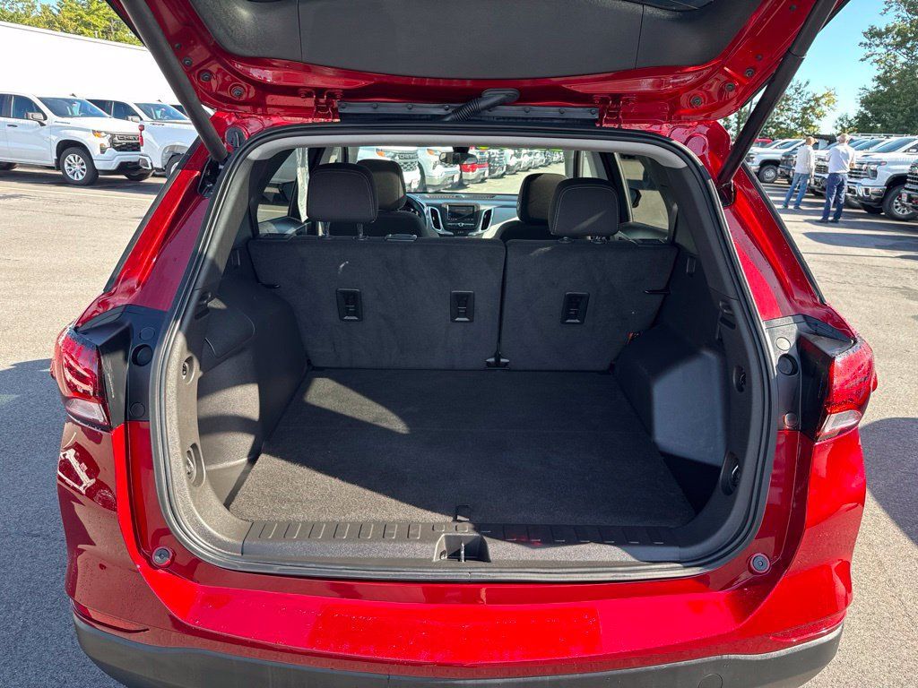 Used 2023 Chevrolet Equinox LT AWD/4WD image 7