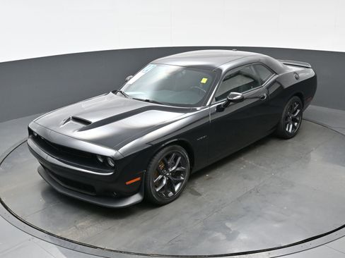 Used 2022 Dodge Challenger R/T w/ Blacktop Package image 31