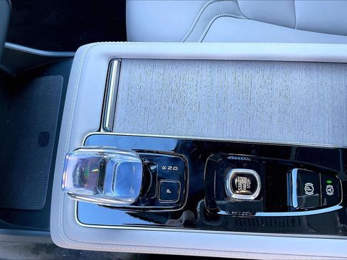 New 2026 Volvo XC90 T8 Plus image 10